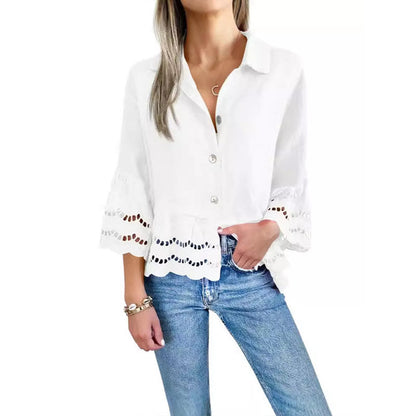 Bluse mit einfarbigem Revers, ausgestellten Ärmeln und Cut-out am Saum