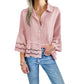 Bluse mit einfarbigem Revers, ausgestellten Ärmeln und Cut-out am Saum